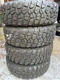 Bf Goodrich Mud terrain 255/75 r17 - 2