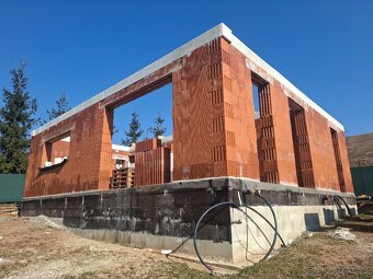 Rozostastavaná stavba RD - 2