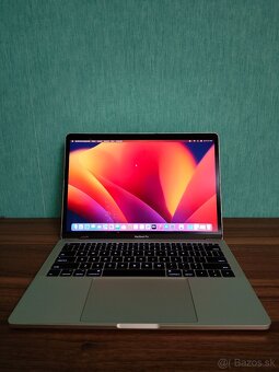 MacBook Pro 2017 | i5 • 8GB • 256GB SSD - 2