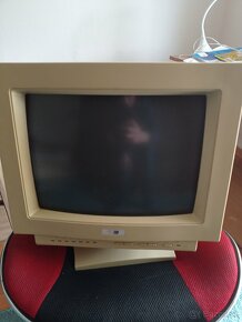 Pretam tento starý monitor aj z disketami - 2