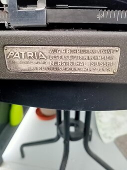 Predám starožitný kufríkový písaci stroj PATRIA - 2