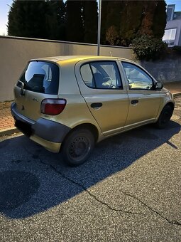 Predám Toyota yaris 1.0 rok 2000 - 2