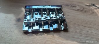 Fender HiMass 4-String Bass Bridge Kobylka pre basgitaru - 2