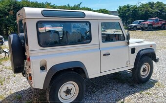 Land Rover Defender - 2