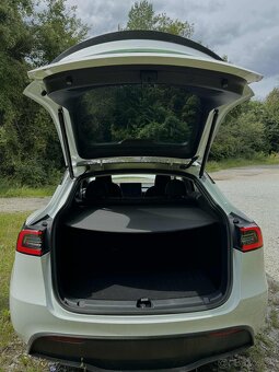 Tesla Model Y Performance 393 kW - 2
