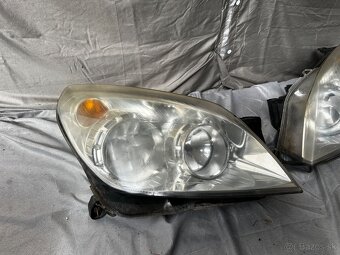 Opel astra H predne svetla - 2
