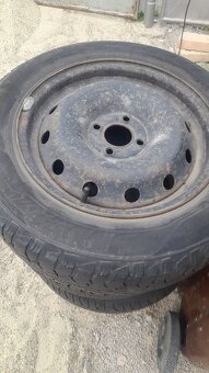 185/65R15 zimné+disky+puklice 60eur - 2