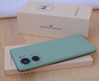 Predám mobil Motorola Edge 40 - 2