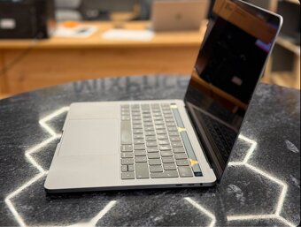 Apple MacBook Pro A1989 - 2