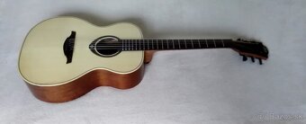 Predam gitaru LAG Tramontane T88A. - 2