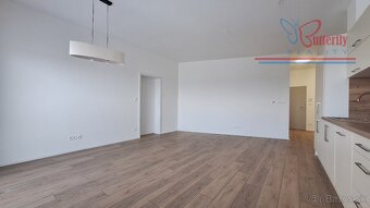 NA PRENÁJOM: 2 izb. byt, 2x balkón, parking, Ulica Svornosti - 2
