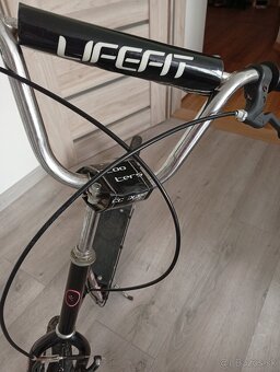 Kolobežka s nafukovacími kolesami pre dospelých a väčšie det - 2