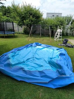 Predam velky batzen , priemer 4,6 , hlbka 1,2 m . - 2