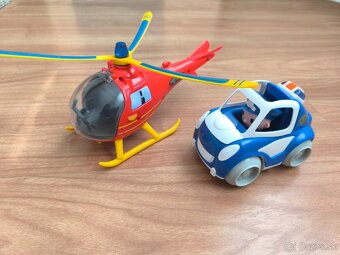 Policajné auto a vrtulnik - 2