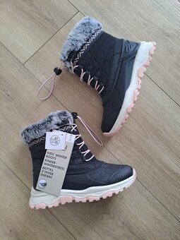 Dievčenské snehule veľkosť 31 - 2