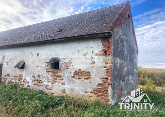 Na predaj orná pôda s hospodárskym skladom pri obci Bardoňov - 2