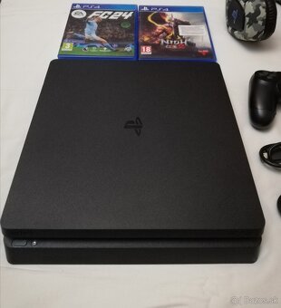 Predám Playstation 4 Slim - 2