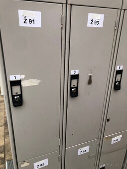 Šatníková skrinka kovová 30x50x180cm - 2