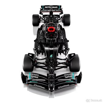 stavebnice F1 Mercedes W 14 E - 2