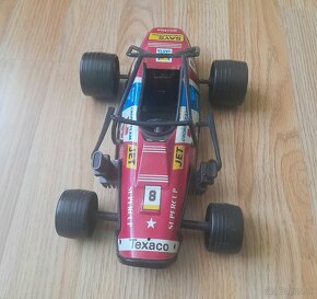 Staré hračky auto - 2