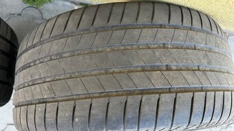 Predam 2 letne Brigestone 255/40R18 dezén okolo 5 mm.rok 202 - 2