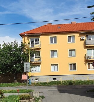2 izbový tehlový byt na prenájom - centrum - Janouškova - 2