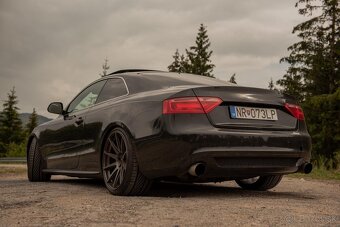 Audi A5 3.2 fsi Quattro Poškodené tesnenie pod hlavou. - 2
