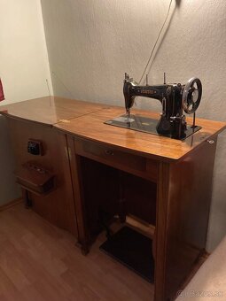 Stolový šijací stroj Veritas - 2