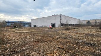 Pozemok na predaj – 8 216 m² – s čiastočne postaveným skelet - 2