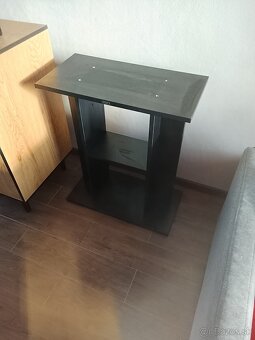 Predám stolík na akvárium - 2