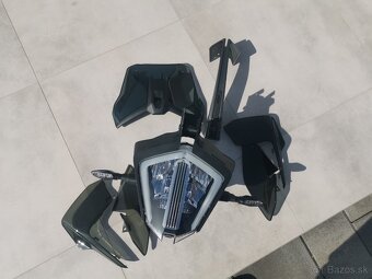 KTM 890 Adventure R predne svetlo - 2