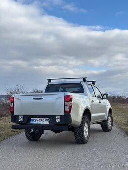 Toyota Hilux 2009 2.5d 4x4 REZERVOVANE DO 9.6 - 2