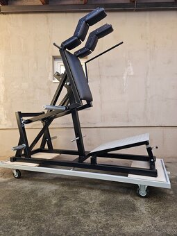 Squat machine ( stroj na drepy) - 2