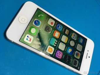 Apple iPhone 5 16GB - 2