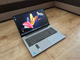 15.6"/Lenovo/4GB RAM DDR5/NvMe SSD 128GB/Intel HD 2GB// - 2