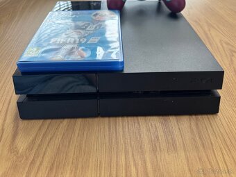 Predám Playstation 4 500GB - 2