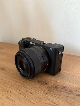 Sony A6400 + Sony 35mm f1.8 OSS - 2