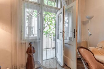 Priestranný veľkometrážny byt s historickým šarmom v Starom - 2