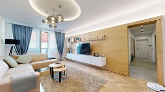 Krásny 3izb.byt v úplnom centre v oplotenom areáli s vlastný - 2