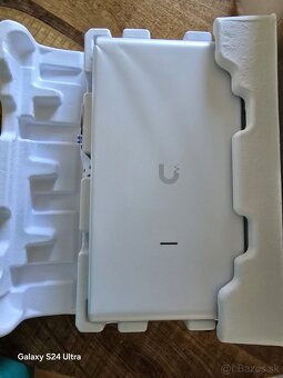 Predám Ubiquiti UniFi U6 Mesh Pro - 2