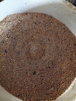 Krmivo pre sliepky prebytok... - 2