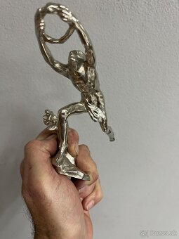 Soška víťaza Praga - 2