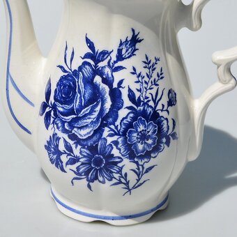 HRACÍ veľký porcelánový čajník s bielomodrými kvetmi - 2