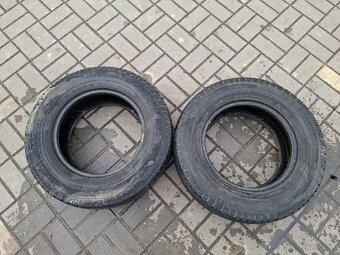 Predám 2 zimné pneumatiky 215/70 R15C - 2
