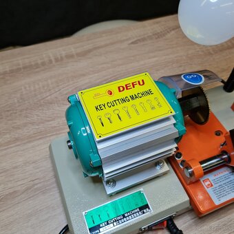 238RS - stroj na rezanie kľúčov, kopírovanie kľúčov- fréza - 2