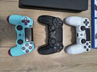 PS4 Slim 1TB +4 Hry + 3 Ovládače Dualshock - 2