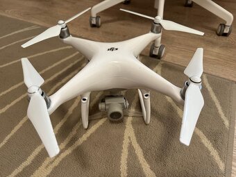 Dron DJI Phantom 4 - 2