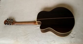 Predam celomasivnu gitaru Dowina Chardonnay+kufor. - 2