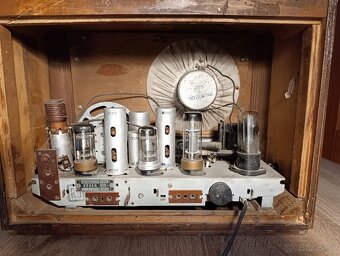 Predám rádio Tesla 406U - 2