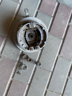 Brzdový štít Jawa ČZ 125 175 25-351-51-410/1 mala kyvacka - 2